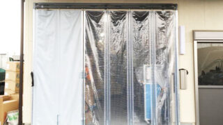 出入口カーテン（芯材入り）を倉庫搬入口に施工｜神奈川県相模原市