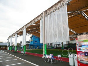 透明カーテンをフットサルコートに施工