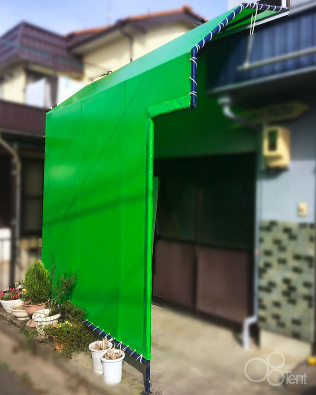 住宅駐輪スペースの雨よけ用テントのシート張替え
