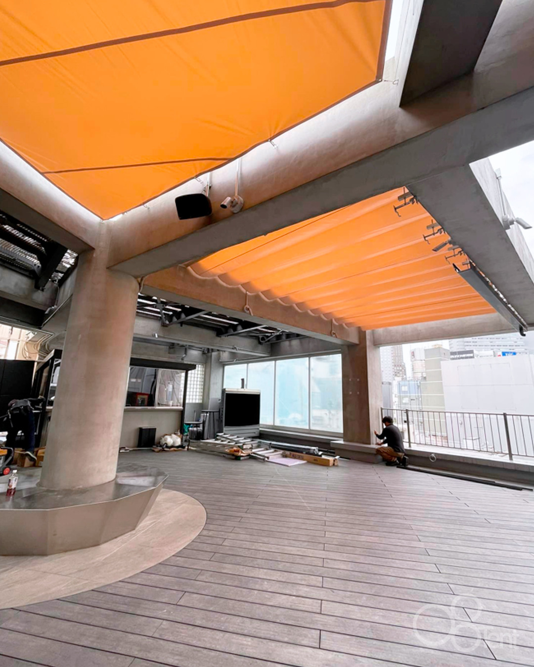 開閉式テント・タープをクラブ・ルーフトップに施工｜東京都渋谷区