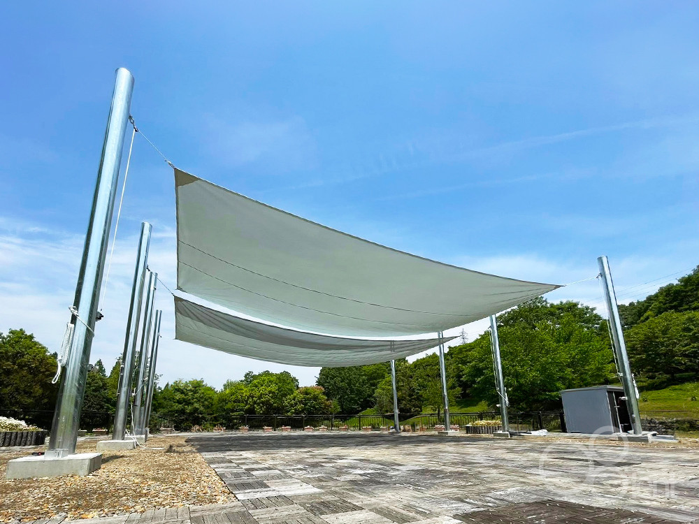 メッシュシェードを公園広場に施工