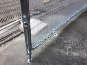 透明カーテンを工場入口開口部に新設