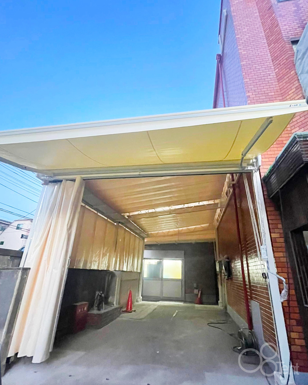 開閉テント+オーニングを工場の荷捌きブースとして新設|東京都葛飾区
