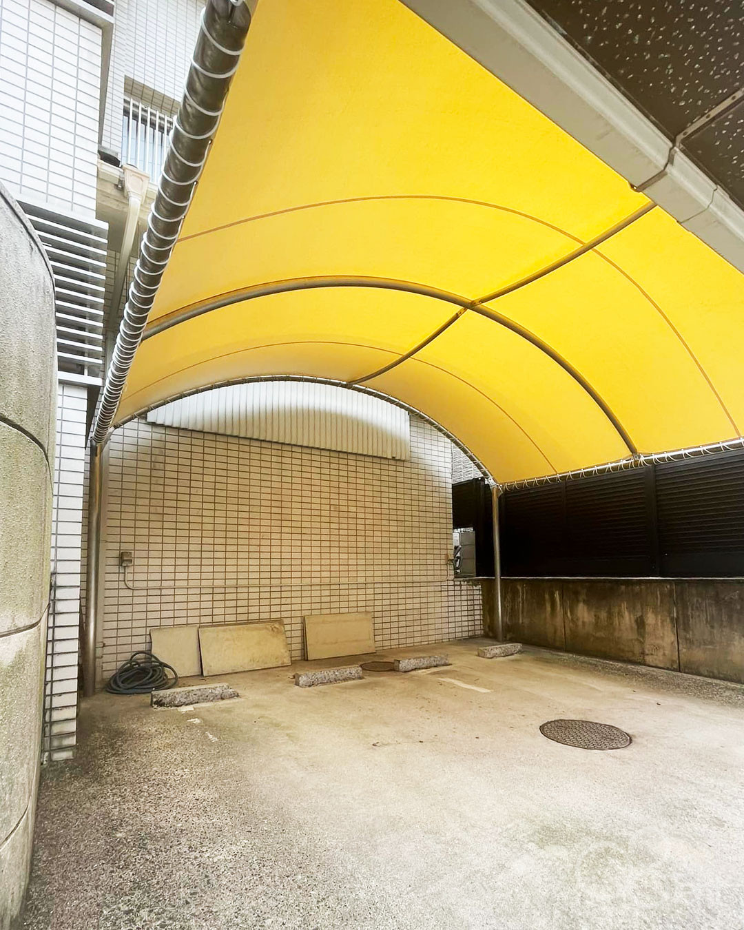 ガレージテント屋根（アーチ型）のシート張替え