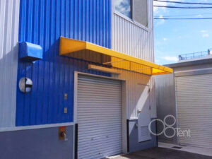 シャッター上の庇テントのシート張替え