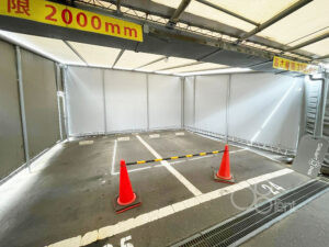 間仕切り壁を屋外駐車場に施工