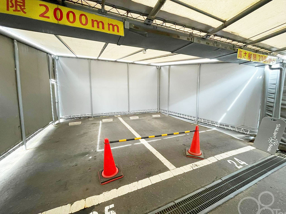 間仕切り壁を屋外駐車場に施工