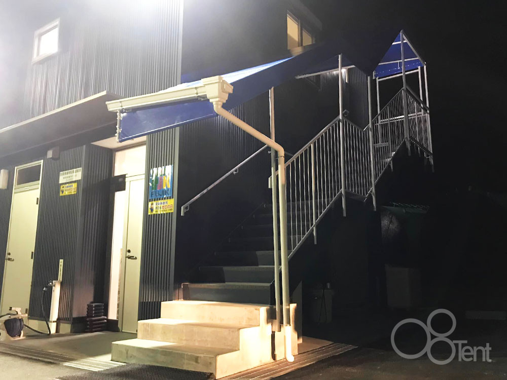 階段テント屋根を外階段として新設