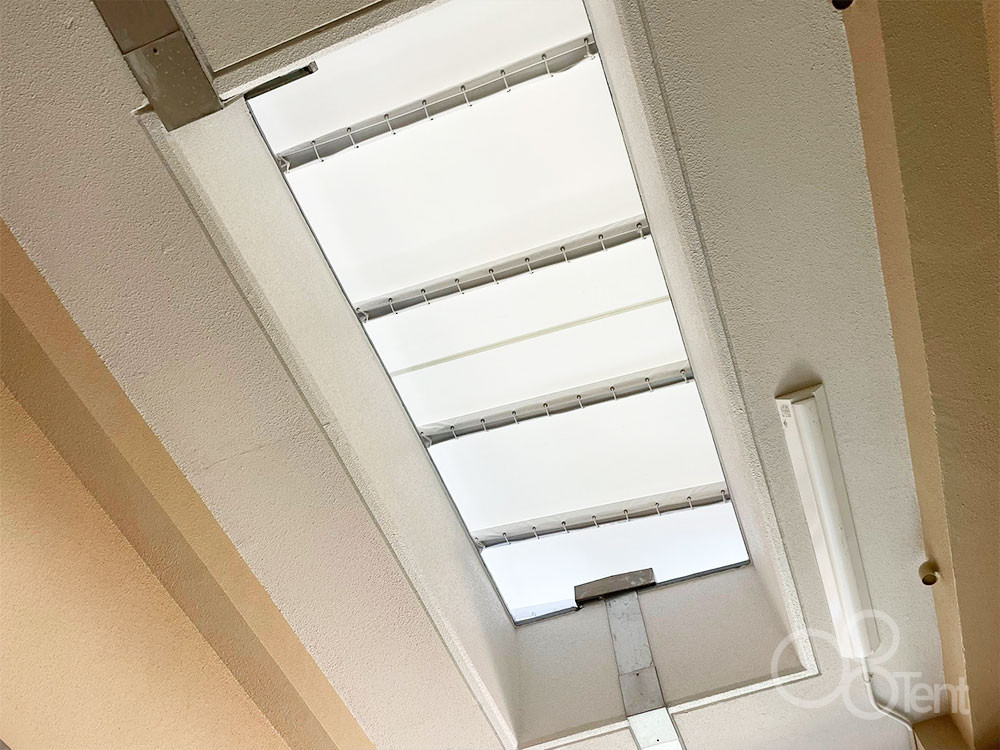 シート製のトップライトカバー(天窓カバー)を小学校に施工