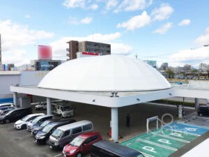 自動車販売店のドーム型テント屋根のシート張替え|三重県四日市市