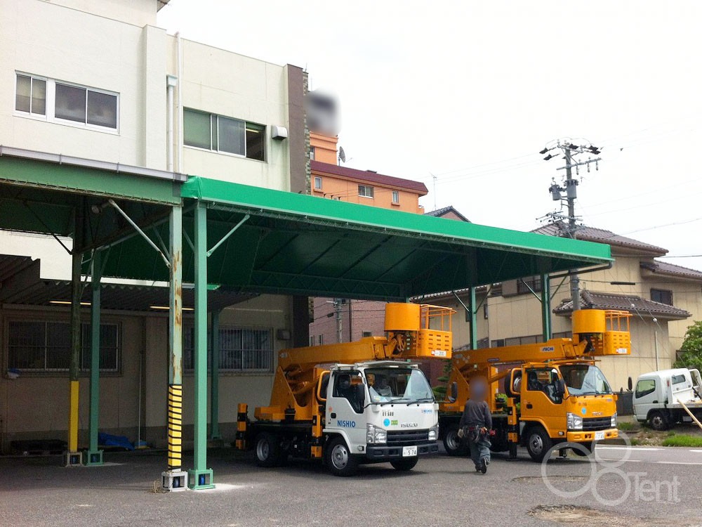上屋テントを工場荷捌きスペースに新設