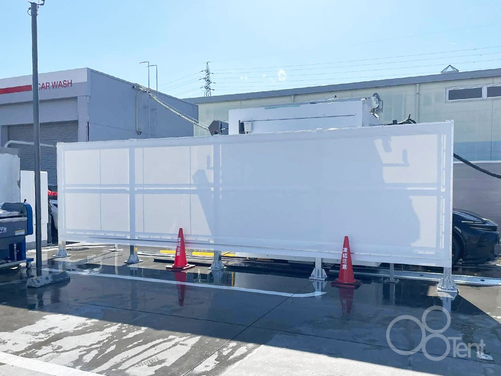 洗車場用の水はね防止パーテーションをガソリンスタンドに施工|長野県