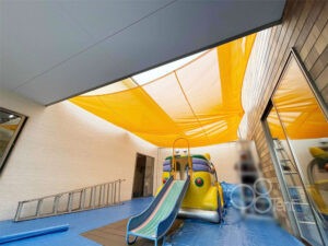 シェードをこども園中庭テラスに施工