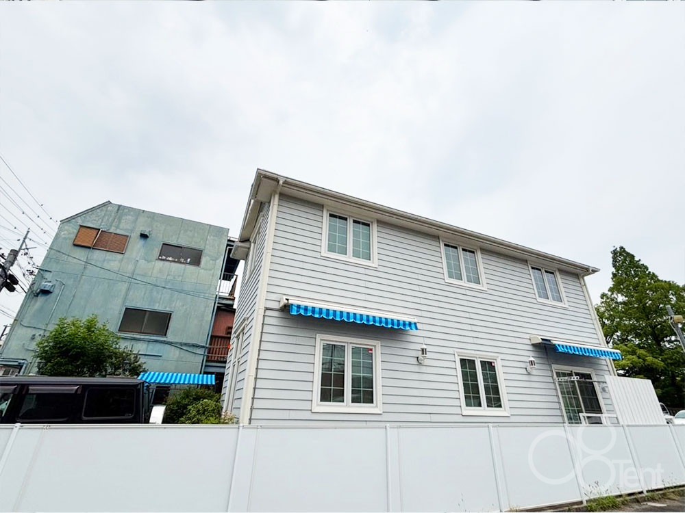 オーニング＋自転車置き場屋根テントを個人邸に施工