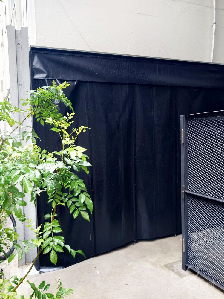 間仕切りカーテンをバックヤード・物置スペースに施工｜東京都渋谷区