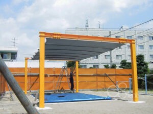 開閉メッシュシェードを保育園・砂場スペースへ施工