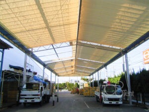 開閉式テントを自動車部品工場に施工｜荷捌きスペースの雨よけ・日よけ