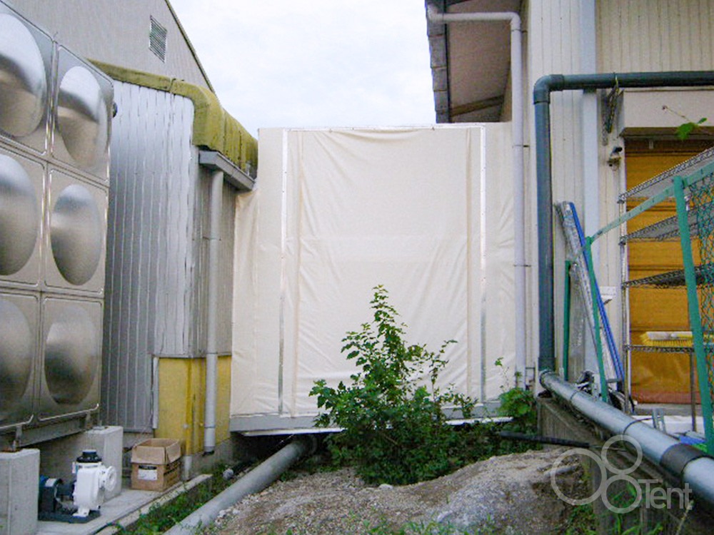 通路テントを工場間通路に施工
